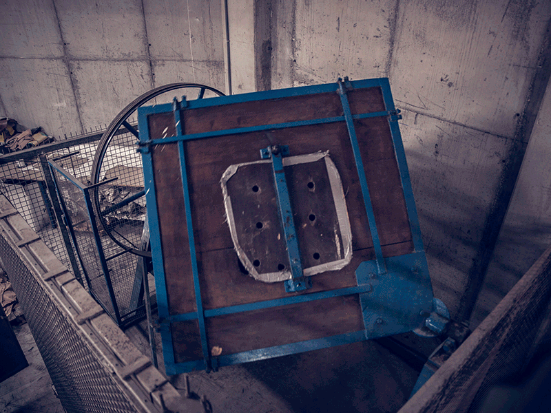 Gift mostrando como gira el cubo para tratar las pieles